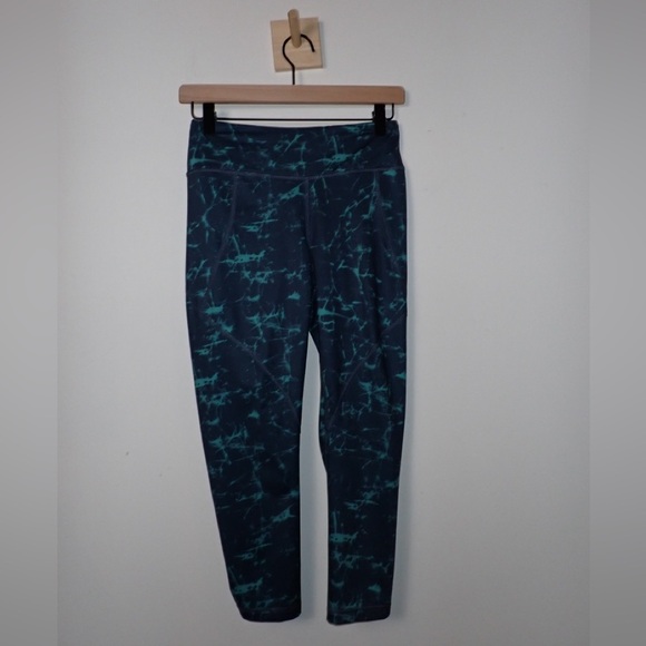 Patagonia Women’s Blue and Teal Centered Crop Leggings - Picture 1 of 6